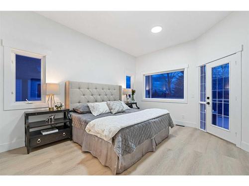 438 Rocky Ridge Cove Nw, Calgary, AB - Indoor Photo Showing Bedroom