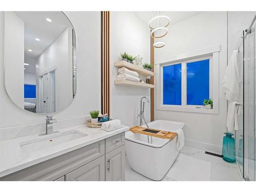 438 Rocky Ridge Cove Nw, Calgary, AB - Indoor Photo Showing Bathroom