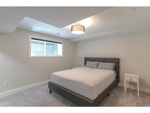 4224 Vauxhall Crescent Nw, Calgary, AB - Indoor Photo Showing Bedroom