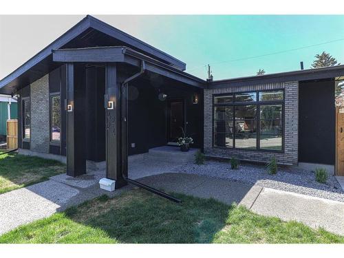 4224 Vauxhall Crescent Nw, Calgary, AB - Outdoor