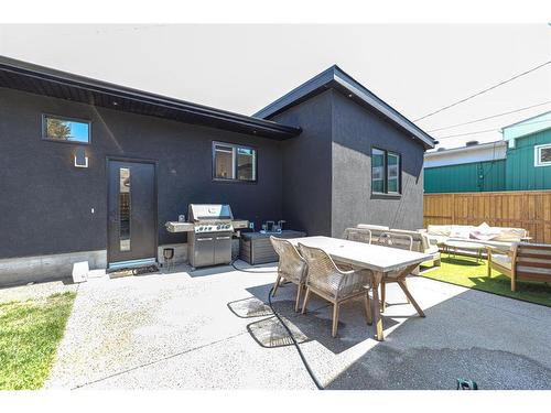 4224 Vauxhall Crescent Nw, Calgary, AB - Outdoor With Exterior
