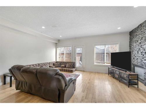 1612 42 Street Sw, Calgary, AB - Indoor Photo Showing Living Room