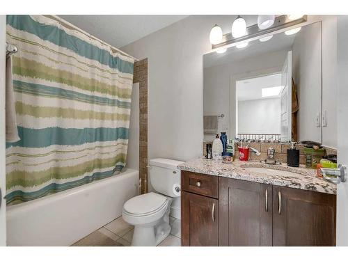 1612 42 Street Sw, Calgary, AB - Indoor Photo Showing Bathroom