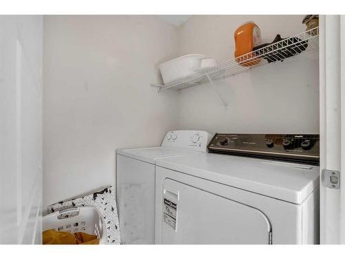 1612 42 Street Sw, Calgary, AB - Indoor Photo Showing Laundry Room