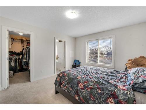 1612 42 Street Sw, Calgary, AB - Indoor Photo Showing Bedroom
