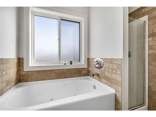 1612 42 Street Sw, Calgary, AB - Indoor Photo Showing Bathroom