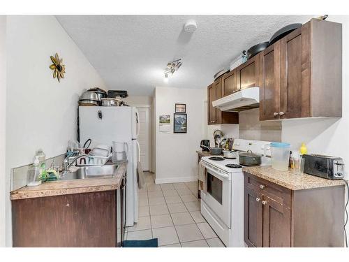 1612 42 Street Sw, Calgary, AB - Indoor Photo Showing Kitchen