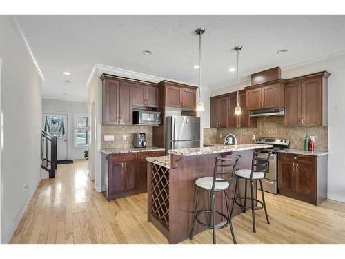 1612 42 Street Sw, Calgary, AB - Indoor Photo Showing Kitchen With Upgraded Kitchen