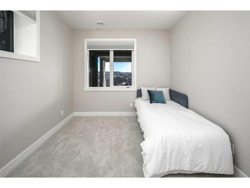 7 Springbluff Point Sw, Calgary, AB - Indoor Photo Showing Bedroom