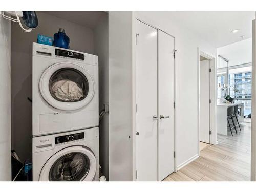 1404-615 6 Avenue Se, Calgary, AB - Indoor Photo Showing Laundry Room