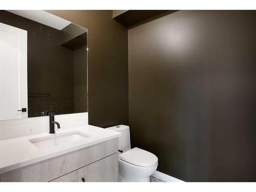 5 North Bridges Bay Sw, Langdon, AB - Indoor Photo Showing Bathroom