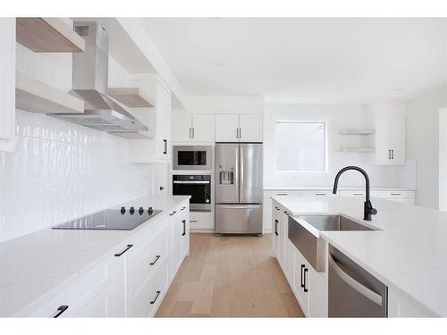5 North Bridges Bay Sw, Langdon, AB - Indoor Photo Showing Kitchen With Upgraded Kitchen