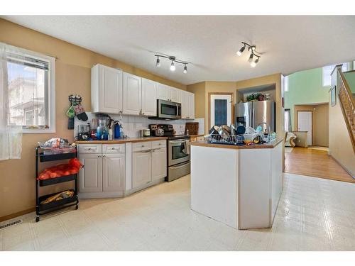 28 Coral Springs Close Ne, Calgary, AB - Indoor Photo Showing Kitchen