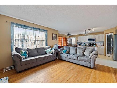28 Coral Springs Close Ne, Calgary, AB - Indoor Photo Showing Living Room