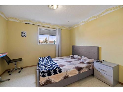 28 Coral Springs Close Ne, Calgary, AB - Indoor Photo Showing Bedroom
