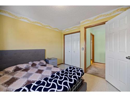 28 Coral Springs Close Ne, Calgary, AB - Indoor Photo Showing Bedroom