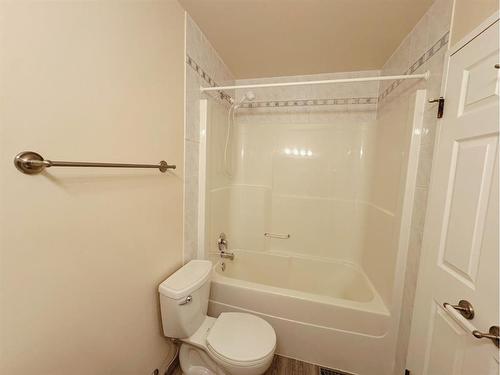 11011 5 Street Sw, Calgary, AB - Indoor Photo Showing Bathroom