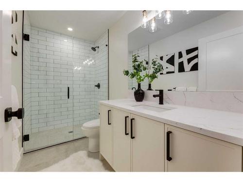 235 11A Street Nw, Calgary, AB - Indoor Photo Showing Bathroom