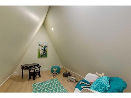235 11A Street Nw, Calgary, AB - Indoor Photo Showing Other Room
