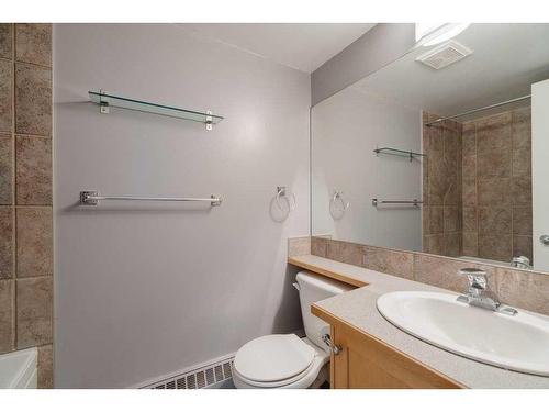101-60 38A Avenue Sw, Calgary, AB - Indoor Photo Showing Bathroom