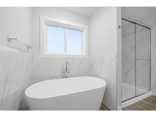 502 Clydesdale Way, Cochrane, AB - Indoor Photo Showing Bathroom