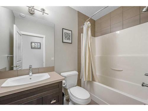 91 Cranbrook Place Se, Calgary, AB - Indoor Photo Showing Bathroom