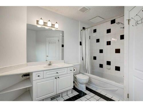 1405 22 Avenue Sw, Calgary, AB - Indoor Photo Showing Bathroom