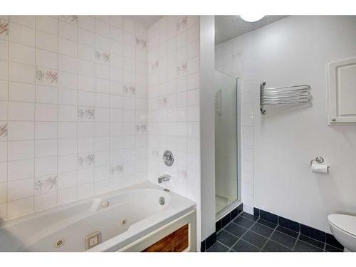 1405 22 Avenue Sw, Calgary, AB - Indoor Photo Showing Bathroom
