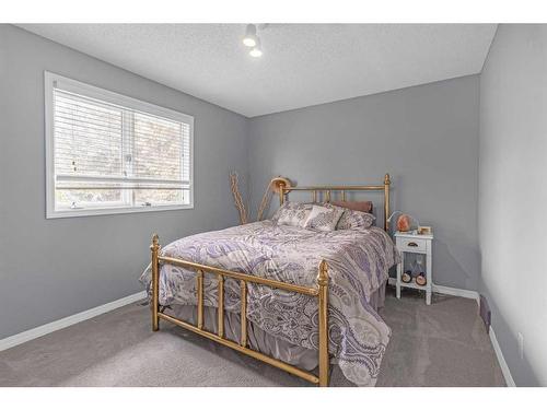 47 Strathlorne Crescent Sw, Calgary, AB - Indoor Photo Showing Bedroom