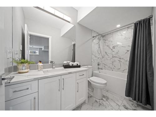 286 Coopers Cove Sw, Airdrie, AB - Indoor Photo Showing Bathroom