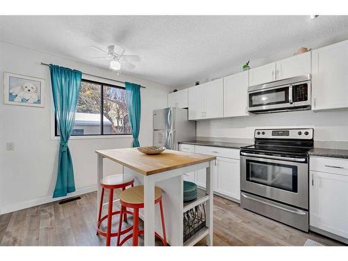 140 Silvergrove Hill Nw, Calgary, AB - Indoor Photo Showing Kitchen