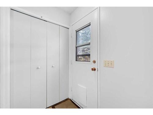 140 Silvergrove Hill Nw, Calgary, AB - Indoor Photo Showing Other Room