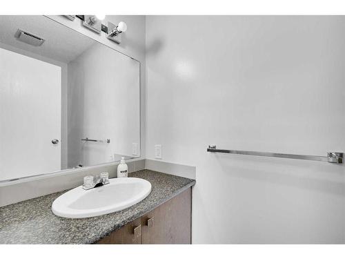 140 Silvergrove Hill Nw, Calgary, AB - Indoor Photo Showing Bathroom
