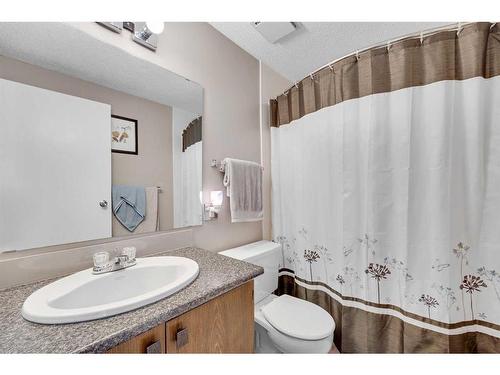 140 Silvergrove Hill Nw, Calgary, AB - Indoor Photo Showing Bathroom