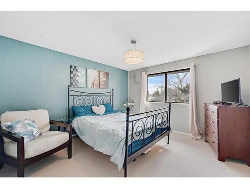 140 Silvergrove Hill Nw, Calgary, AB - Indoor Photo Showing Bedroom