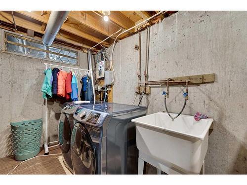 140 Silvergrove Hill Nw, Calgary, AB - Indoor Photo Showing Laundry Room
