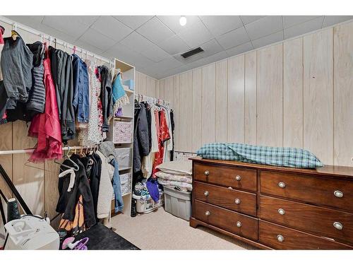 140 Silvergrove Hill Nw, Calgary, AB - Indoor With Storage