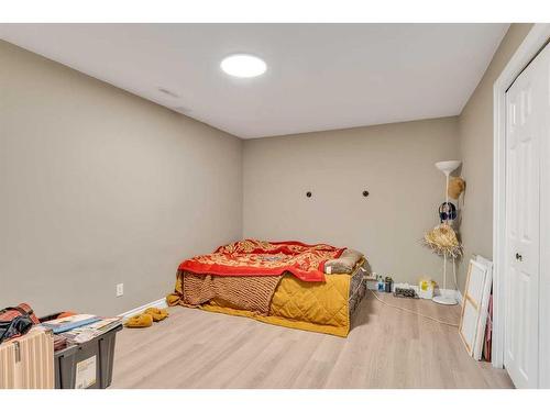 4720 60 Street Ne, Calgary, AB - Indoor Photo Showing Bedroom