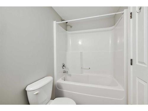 1908-3820 Brentwood Road Nw, Calgary, AB - Indoor Photo Showing Bathroom