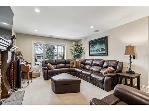 412 Allston Avenue Se, Calgary, AB - Indoor Photo Showing Living Room