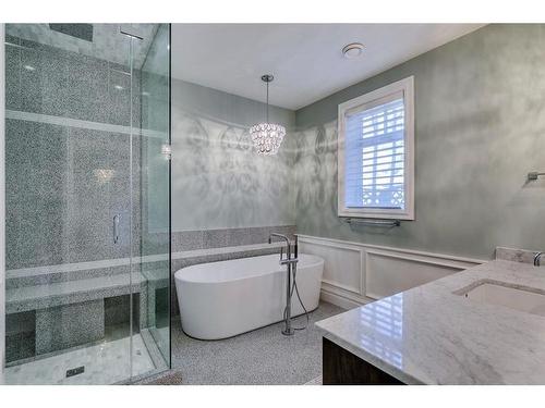 101-828 Memorial Drive Nw, Calgary, AB - Indoor Photo Showing Bathroom