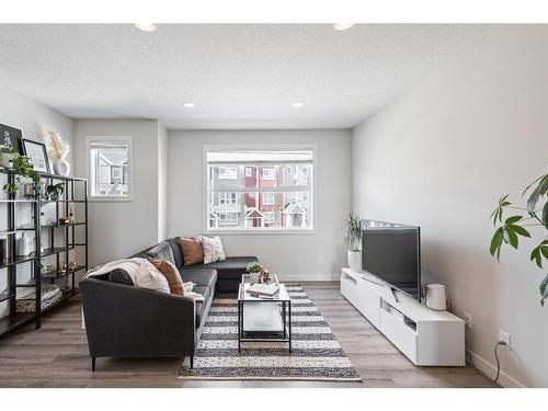 807-355 Nolancrest Heights Nw, Calgary, AB - Indoor Photo Showing Other Room