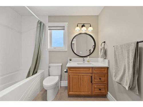 134 Park Meadows Place, Olds, AB - Indoor Photo Showing Bathroom