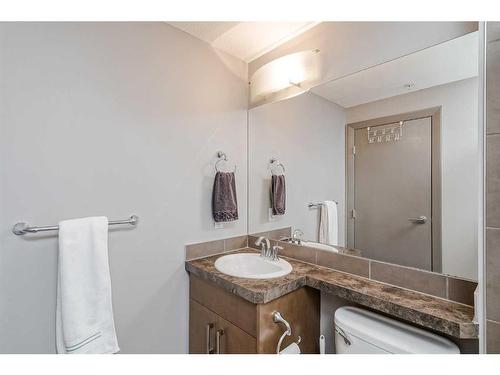 1306-210 15 Avenue Se, Calgary, AB - Indoor Photo Showing Bathroom