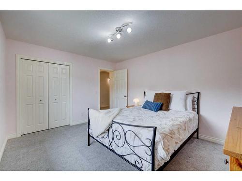 215 Gleneagles View, Cochrane, AB - Indoor Photo Showing Bedroom