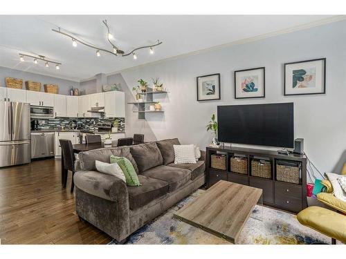 1521 11 Street Sw, Calgary, AB - Indoor Photo Showing Living Room