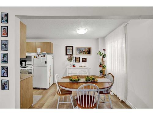 7708 Hunterview Drive Nw, Calgary, AB - Indoor Photo Showing Dining Room