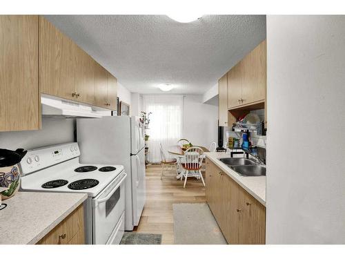 7708 Hunterview Drive Nw, Calgary, AB - Indoor Photo Showing Kitchen With Double Sink