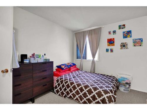 7708 Hunterview Drive Nw, Calgary, AB - Indoor Photo Showing Bedroom