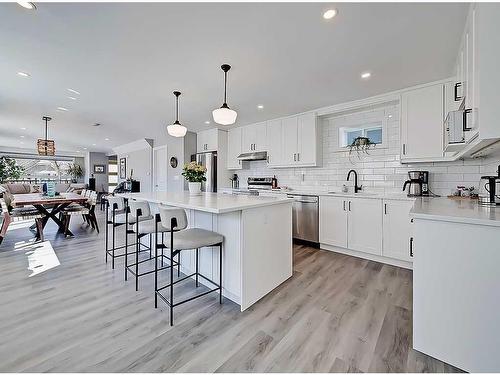 6048 18 Street Se, Calgary, AB - Indoor Photo Showing Kitchen With Upgraded Kitchen